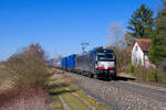 193 867 MRCE mit einem Containerzug bei Postbauer-Heng Richtung Regensburg, 28.02.2022
