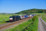189 932 MRCE/Lokomotion mit einem Paneuropa/Terratrans KLV-Zug bei Oberdachstetten Richtung Ansbach, 14.05.2022