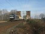 185 551 der MRCE zieht am 23.02.2008 eine Kesselwagenzug in Richtung Aachen/Neuss ber die Klner Sdbrcke.