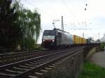 MRCE ES 64 F4-991 mit einem Containerzug in Eschbach.