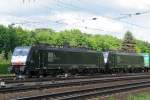 Zwei schwarze Schnheiten im Lokportrait: ES 64 F4-991 und -997 von der Klner Sdbrcke kommend bei Einfahrt in Gremberg Gbf am 04.05.09 .