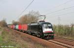 MRCE-Taurus ES 64 U2-063 mit einem Containerzug fr Hamburg,kurz vor Lehrte (Ahlten 08.04.10)
