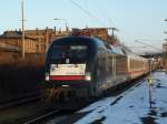 ES64 U2 061 MRCE durchfhrt in letzter Abendsonne Dresden Friedrichstadt in Richtung Hamburg Altona.
DF 29.1.11