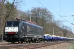 ES 64 F4-106 MRCE mit Flachwagenganzzug am 09.04.2011 zwischen Nennhausen und Rathenow