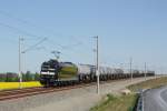 185 551-9 mit einem Kesselwagenzug auf der Fahrt in Richtung Riesa. Fotografiert am 01.05.2011 an der Neubaustrecke Bhla - Weiig in Hhe der Ortschaft Strieen. 