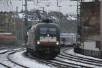 MRCE 182 534/ES 64 U2-034 mit NOB Garnitur in D�sseldorf Volksgarten, Januar 2013.