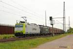 Captrain 185 549-3 und Captrain MRCE 189 mit einem Papierzug am 26.04.2014 in Köln Porz Wahn.