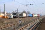 193 870 (X4 E-870) mit Containerzug in Fahrtrichtung Süden.