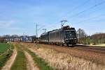 MRCE 185 570 und 185 573, an ERS Railways vermietet, befrdern am 12.04.15 zwischen Vehrte und Belm einen KLV-Zug in Richtung Osnabrck.