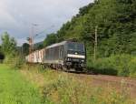 185 572-5 mit Holzzug in Fahrtrichtung Süden. Aufgenommen zwischen Friedland(HAN) und Eichenberg. Aufgenommen am 25.07.2014.