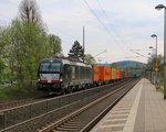 193 878 mit Containerzug in Fahrtrichtung Norden.