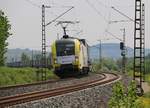 182 525 (ES 64 U2-025) mit LKW-Walter KLV in Fahrtrichtung Norden. Aufgenommen am 12.05.2015 bei Harrbach.