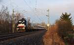 Aufgrund der vielen Triebwagenausfälle bei der MRB, fuhr nun auch die MRCE ES 64 U2 024 (182 524) einige Umläufe. Hier RE 26966 am 10.12.16 in Plauen/V.