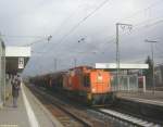 Lok 21 der Firma Nowu-Trans mit Logo der Nordbayerischen Eisenbahn, da diese die Lok angemietet hat, am 02.04.2006 im Einsatz bei der Erneuerung des Gleises 2 im Bahnhof Frankfurt am Main-Niederrad.