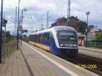 Am 30.05.2006 durchfhrt als Sonderzug der Firma OLA (Ostseelandverkehr GmbH), ein Triebzug der Baureihe 642 den Bahnhof Lbbenau/Spreewald.