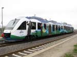 VT 702 der OLA im Bahnhof von Gro Brtz am 10.04.2010 mit der Werbung fr die Sagen und Mrchenstrasse.