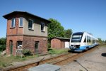 Am 30.04.2007 steht dieser VT 703 der OLA im Bahnhof von Hagenow Stadt am Stellwerk des rtlichen Fahrdienstleiter.