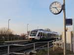 Morgens halb zehn in Deuschland besser gesagt in Gro Brtz an der Strecke Rehna -Parchim  VT 702 der OLA Schwerin auf dem Weg nach Parchim am 29.11.2011