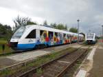 Zugkreuzung im Bahnhof von Crivitz am 27.09.2012 mit zwei Triewagen der OLA Schwerin