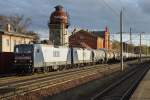 RBH 117(143 554-4) und 143(143 143) mit Kesselwagenzug am 02.11.2012 in Rathenow