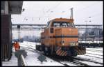 Kaum zu glauben, dass diese Szene nahezu 25 Jahre her ist und die RAG zur Geschichte gehört. Am 16.2.1991 rangiert RAG Lok 558 am bekannten Stellwerk des RAG Depots in Gladbeck West.