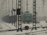 In Nebel und Graupel steht in Aachen West 145-CL 005 von Rail4Chem abgebgelt und lt sich einschneien.