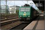 RAIL4CHEM 185 541-0 fhrt mit einem Sonderzug von der Street Parade Zrich mit Ziel Stuttgart in Singen ein, 15.08.10