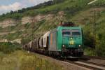 185 549-3 mit einem Getreidezug in Thngersheim am 31.07.2010