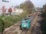 185 532 der Rail4Chem fhrt am 09.11.2005 mit einem Gterzug aus Richtung Mannheim kommend durch Karlsruhe.