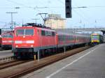 Von Links nach Rechts: RB nach Passau mit 111 173, dann RB nach Regensburg Hbf mit 111 175 und VT 19 der RBG am 31.03.2007 in Plattling.