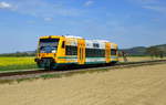 SWEG-Triebwagen auf der Fahrt von Breisach am Rhein nach Endingen am Kaiserstuhl, hier kurz hinter Breisach, April 2017