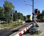 DB-Regio Triebwagen der Kaiserstuhlbahn beim Halt an der Bötzinger-Mühle, Aug.2020