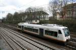 Triebwagen der OSB 515  HASLACH  am 13.4.2008 bei der Ausfahrt aus Offenburg.