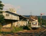 Noch dreht er seine Runden im Kraichgau: Der VT 120 der SWEG. Bald wird er von den Kotzkisten, Brechbchsen, Quitschies, Coladosen und was wei ich noch 425 ersetzt. 25. Juli 08