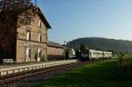 SWEG-Triebwagen der Kaiserstuhlbahn im Bahnhof von Oberrotweil, Okt.2012