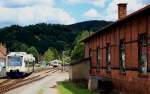 Mittagsruhe im Endbahnhof Oberharmersbach-Riersbach mit den VT 507 und (im Hintergrund) 508 am 25.07.2015