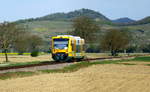 SWEG-Triebwagen auf der Fahrt von Breisach am Rhein in Richtung Kaiserstuhl, April 2017