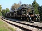 Güterwagen mit Panzerspähfahrzeugen auf der SWEG Strecke Meckesheim-Aglasterhausen-Hüffenhardt am 11.10.2005 in Neckarbischofsheim Nord. Die Güterwagen wurden am nächsten Tag weiter mit einem NE81 Triebwagen der SWEG ins Bundeswehrdepot nach Siegelsbach gebracht.