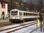 Der Triebwagen NE 81 VT 125 der Achertalbahn steht am Nachmittag des 03.02.12 am Bahnsteig in seinem Heimatbahnhof Ottenhfen im Schwarzwald.Er wartet auf die Abfahrt nach Achern.