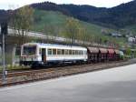 SWEG-VT125 steht mit Schotterwagen und einem Schnapswagen in Kappelrodeck und wartet auf den Gegenzug. 12.04.2012