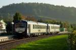 SWEG-Triebwagen der Kaiserstuhlbahn fhrt im Abendlicht Richtung Breisach, Okt.2012