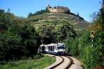 Wegen Fahrzeugmangel halfen im vergangenen Jahr RegioSprinter der Rurtalbahn auf der Münstertalbahn aus, hier ist eine Doppeltraktion im Mai 2012 in Staufen unterwegs, im Hintergrund die Burg