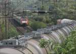 Whrend Veolia 189 093 auf Weiterfahrt wartet, werde ich an meiner Fotostelle von einem Kesselwagenzug passiert.