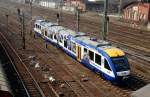 Dieser Triebwagen der HEX passiert am 07.04.09 den Rbf Halle(S) Richtung Halberstadt. Er tr�gt eine THW-Werbung.