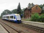 Am 04.08.2014 steht im Bahnhof von Wallwitz an der Strecke Halle Saale-Halberstadt Hex Lint zur Abfahrt nach Halberstadt bereit 