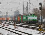 Lok 42 von Wincanton zieht in Mannheim Hbf gerade ihren Containerzug Richtung Hafen. 02.02.2010