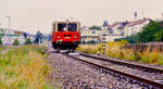 T04 der Vaihinger Stadtbahn an einem regnerischen Tag. T04 war zunächst bei der Deutschen Reichsbahn eingesetzt und 1954 von der WEG erworben. Er drehte bis 2002 einsam seine Runden zwischen Vaihingen/Enz und Enzweihingen und war 2002 der älteste Schienenbus, der regulär auf deutschen Gleisen gefahren ist.
Datum: 06.09.1984