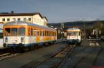 Nachmittägliche Zugkreuzung von VT 403 und VT 405 in Frickenhausen am 28.02.1992.