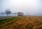 Eine Nebenbahn im Nebel: Fuchs T 05 WEG von 1956 (Fabriknummer 9055) auf der früheren WEG-Lokalbahn Amstetten-Gerstetten zwischen Schalkstetten und Stubersheim.