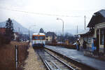 Ein Vergleichsbild vom 28.02.1992 zur vorherigen Aufnahme aus Linsenhofen mit dem einfahrenden VT 405: Zu diesem Zeitpunkt war die Station bereits nur noch ein Haltepunkt, inzwischen wurde aber der